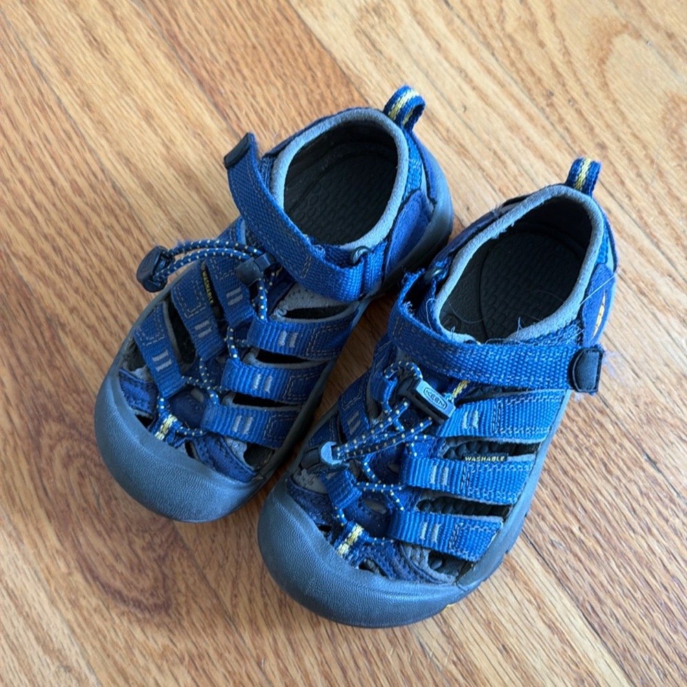 Keens toddler size 10